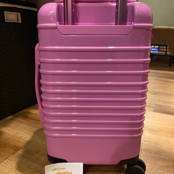Beis small carry on roller in glossy berry - Picture 2 of 8